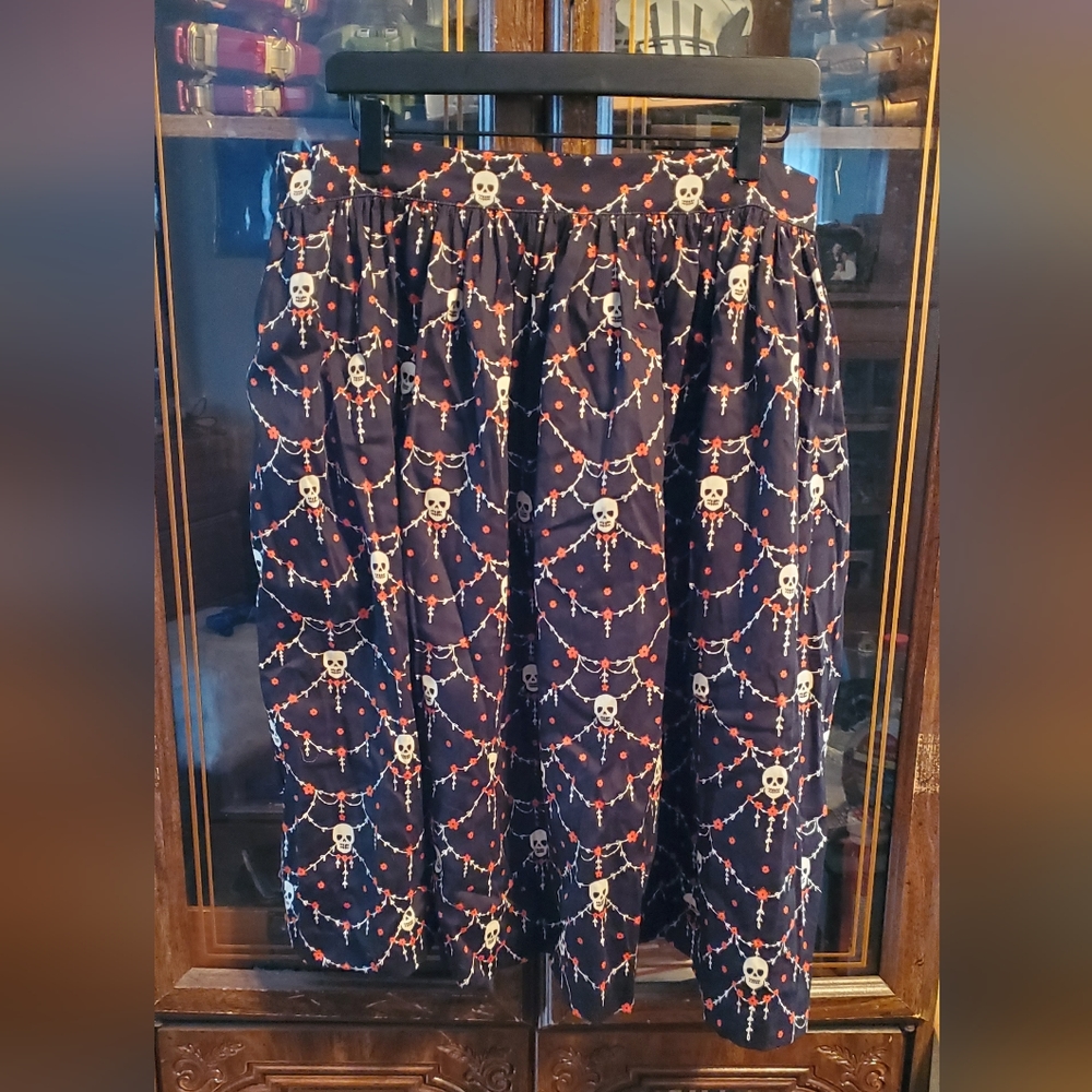 Bella Gathered Swing Skirt In Halloween Skull Lace Print 2X - Picture 5 of 12